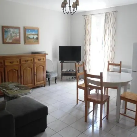 Apartamento Confortable F3 Avec Balcon/terrasse En Centre-ville, Proximite Cures, Parking, Ascenseur, Pour 4 Pers. - Fr-1-703-88 *