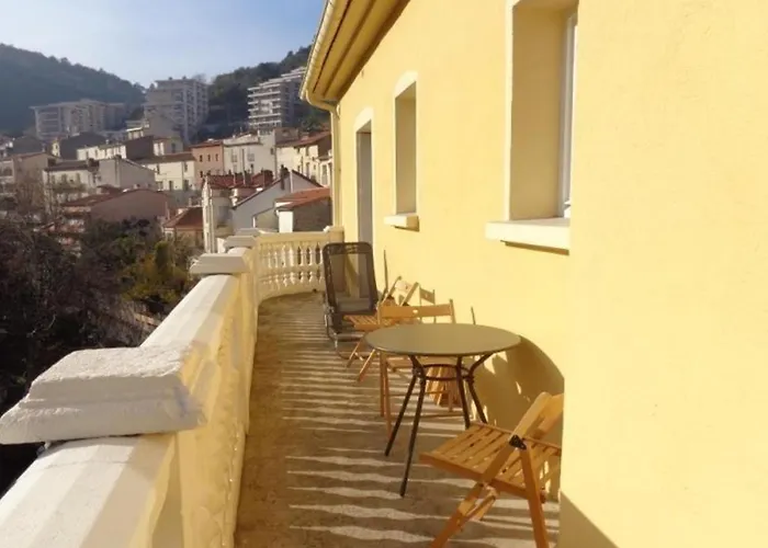 Confortable F3 Avec Balcon/terrasse En Centre-ville, Proximite Cures, Parking, Ascenseur, Pour 4 Pers. - Fr-1-703-88 Apartment